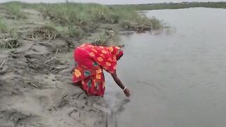 Desi Village aunty Fucked Outdoor By Husband