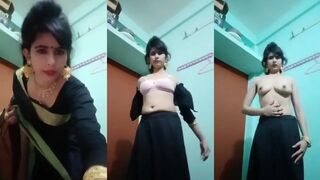 Indian Sexy Bhabhi Stripping Saree Desi MMS